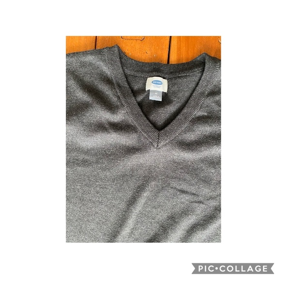 Old Navy V-Neck Casual Sweater - Picture 5 of 9